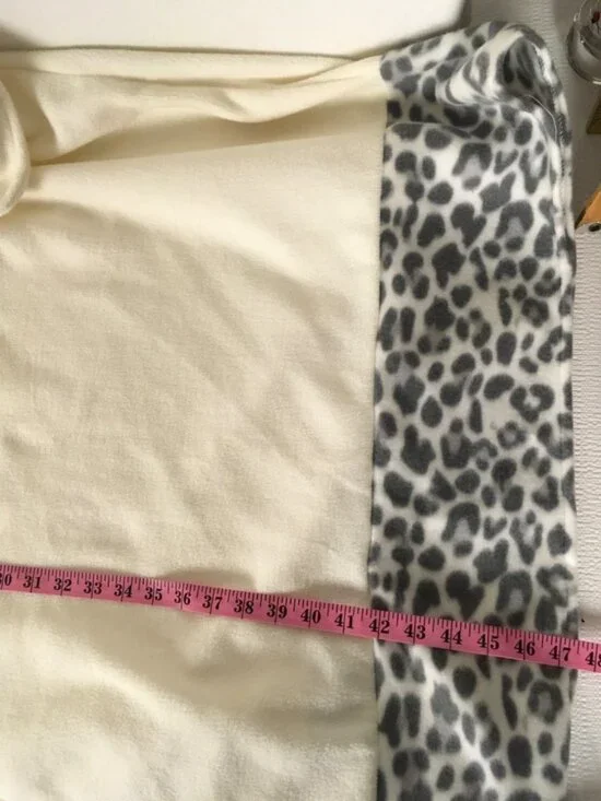 LeModa Poncho Women One Size Fits All White with Gray White Leopard Print New - Picture 12 of 15